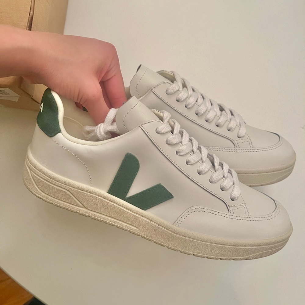 Veja V-12 LEATHER WHITE CYPRUS Sneakers - Women’s Size 9 US - Brand New